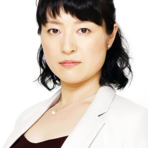 Photo of artist Harumi Shuhama