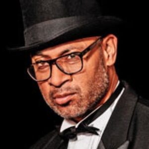 Photo of artist Mario Gaoa