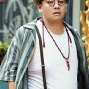 Photo of artist Wei Zhen