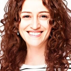Photo of artist Esra Kızıldoğan