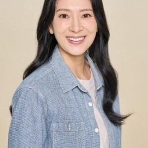 Photo of artist Yoon Hyun-gil