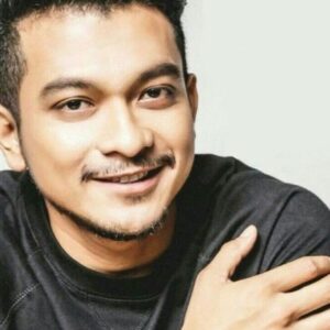 Photo of artist Shukri Yahaya