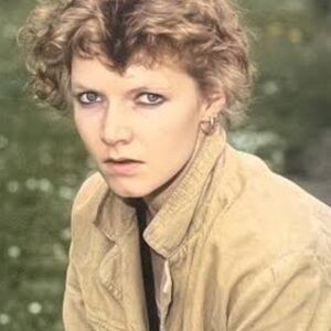 Photo of artist Dawn Archibald