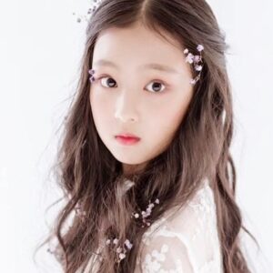 Photo of artist Zhang Waner