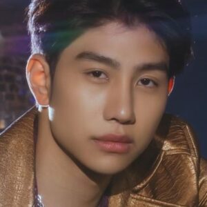 Photo of artist Tanutchai Wijitvongtong