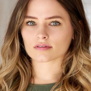 Photo of artist Samantha Laurenti