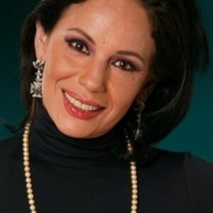 Photo of artist Rebeca Manríquez