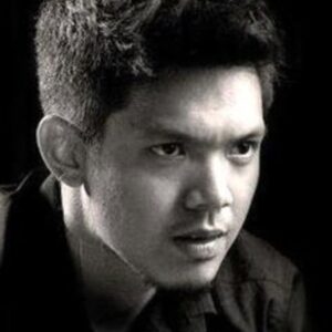 Photo of artist Reza Nangin