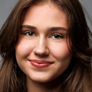 Photo of artist Maja Tothammer-Hruza