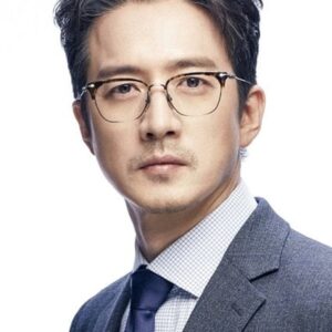 Photo of artist Jung Jun-ho