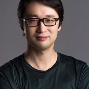 Photo of artist Dong Runnian