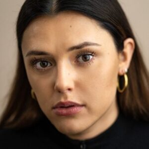 Photo of artist Becky Bowe