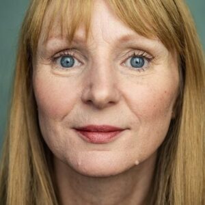 Photo of artist Joanne Dakin