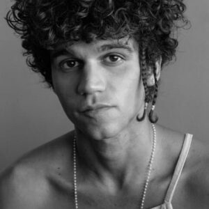 Photo of artist Lucas Galvino