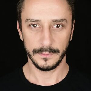 Photo of artist Hakan Karsak