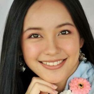 Photo of artist Tracie Sinidol