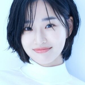 Photo of artist Bang Hyo-rin