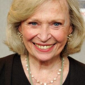 Photo of artist Bonnie Bartlett