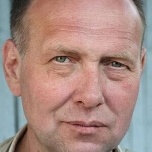 Photo of artist Robert Vaab