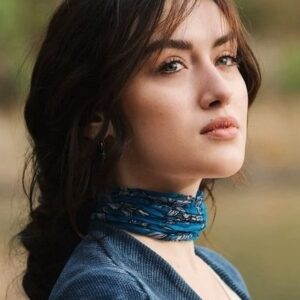 Photo of artist Cemre Arda