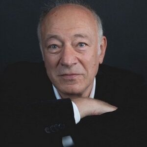 Photo of artist Simon Bakhouche