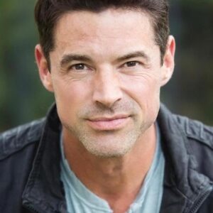 Photo of artist Kevin Caliber