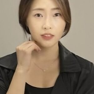 Photo of artist Oh Su Yun