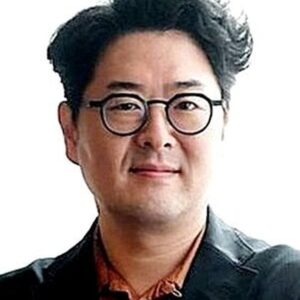 Photo of artist Lee Sang-geun