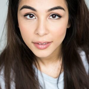 Photo of artist Heather Loreto