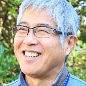 Photo of artist Izo Hashimoto