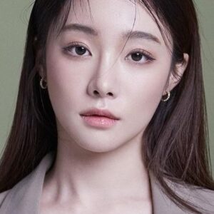 Photo of artist Jung Han-bit