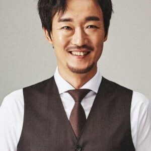 Photo of artist Hwang In-jun