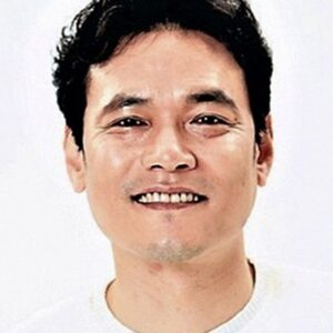 Photo of artist Seo Dong-gab