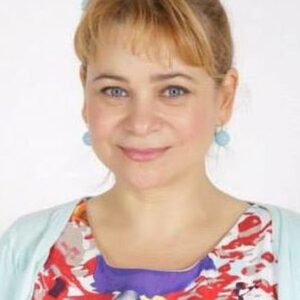 Photo of artist Anca Sigartău