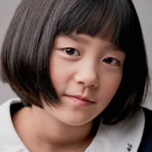 Photo of artist Lee Ye-bit