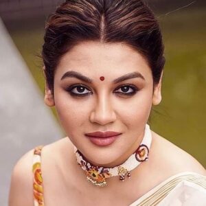 Photo of artist Jaya Ahsan