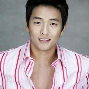 Photo of artist Kim Dong-yoon