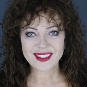 Photo of artist Selma Kutluğ