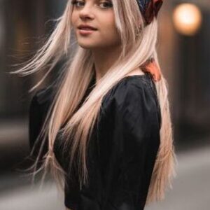 Photo of artist Kes van den Broek