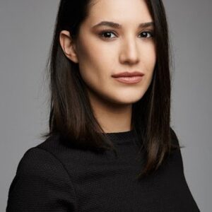 Photo of artist Sude Oduncu