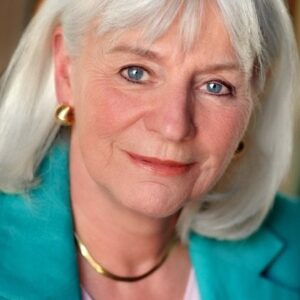 Photo of artist Joanna Miles