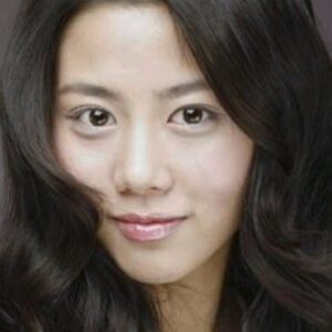 Photo of artist Lee Ah-jin