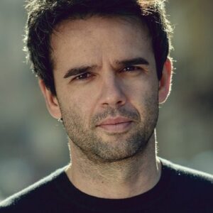 Photo of artist Raúl Peña