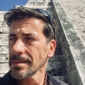 Photo of artist Daryl Tucker