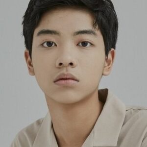 Photo of artist Kang Chae-min