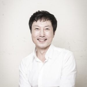 Photo of artist Baek Ik-nam
