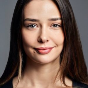 Photo of artist Afra Karagöz