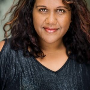 Photo of artist Elaine Crombie