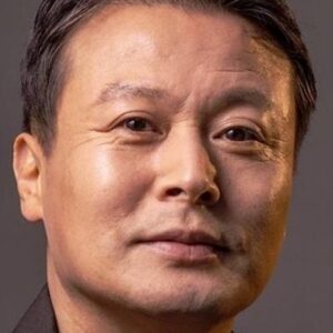 Photo of artist Kim Wang-geun